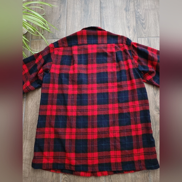 Pendleton 100% wool red and black long sleeve flannel top with pockets - Picture 5 of 11